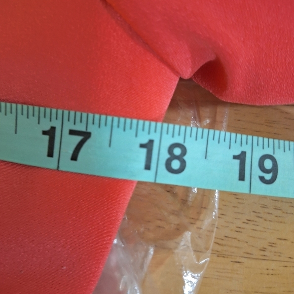 A Maggy London petites 100% silk pant suit in a 12" waist, 18" PTP, 20.5" length - Picture 11 of 12